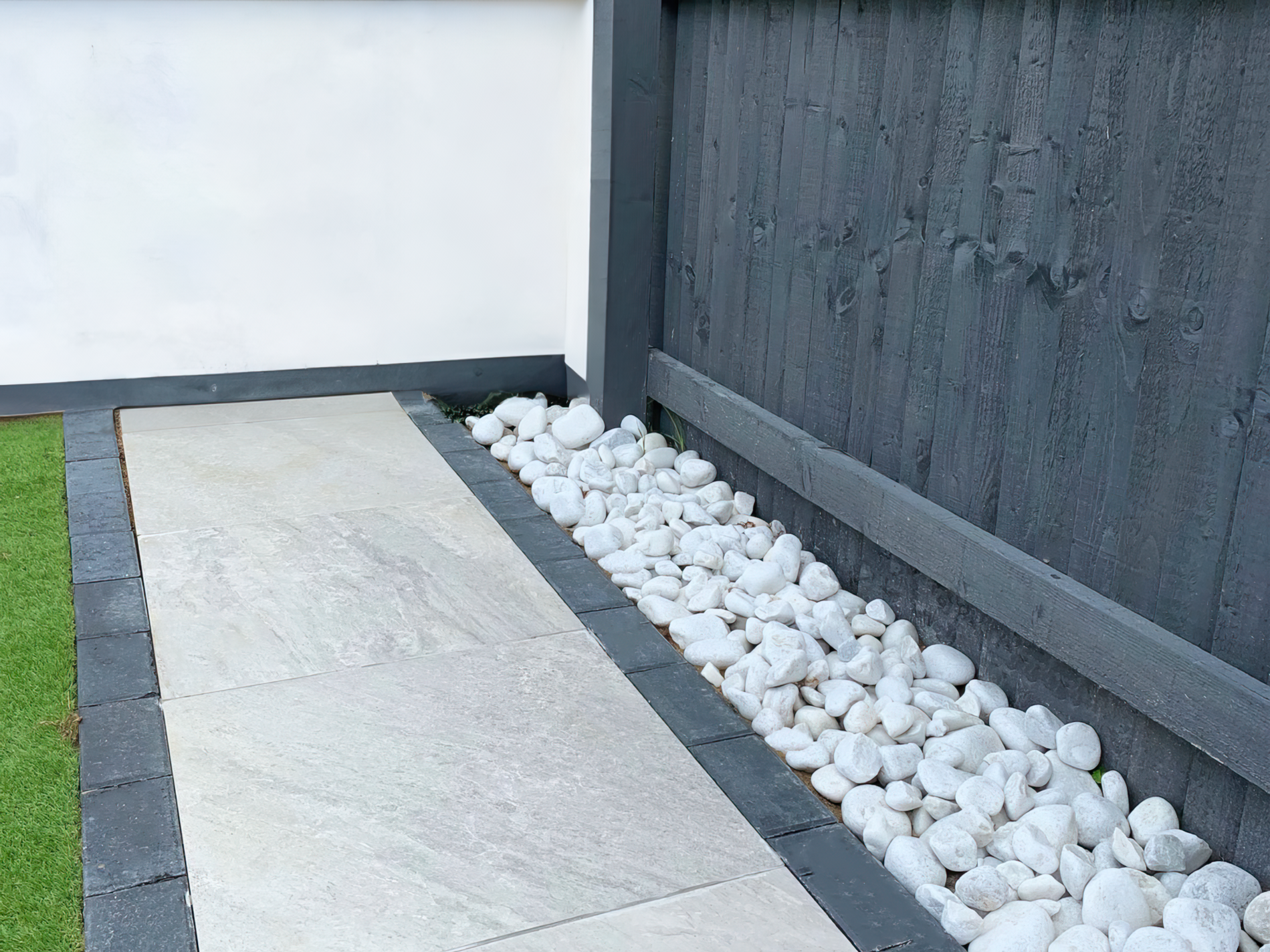 40-80mm Polar White Cobbles | S251477