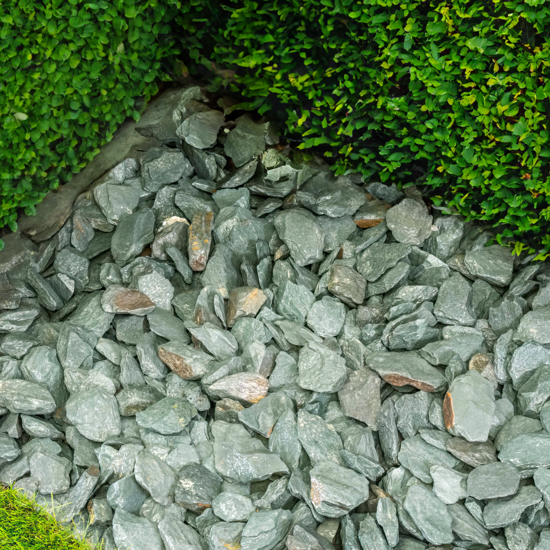 40mm Green Slate Chippings  | S251466