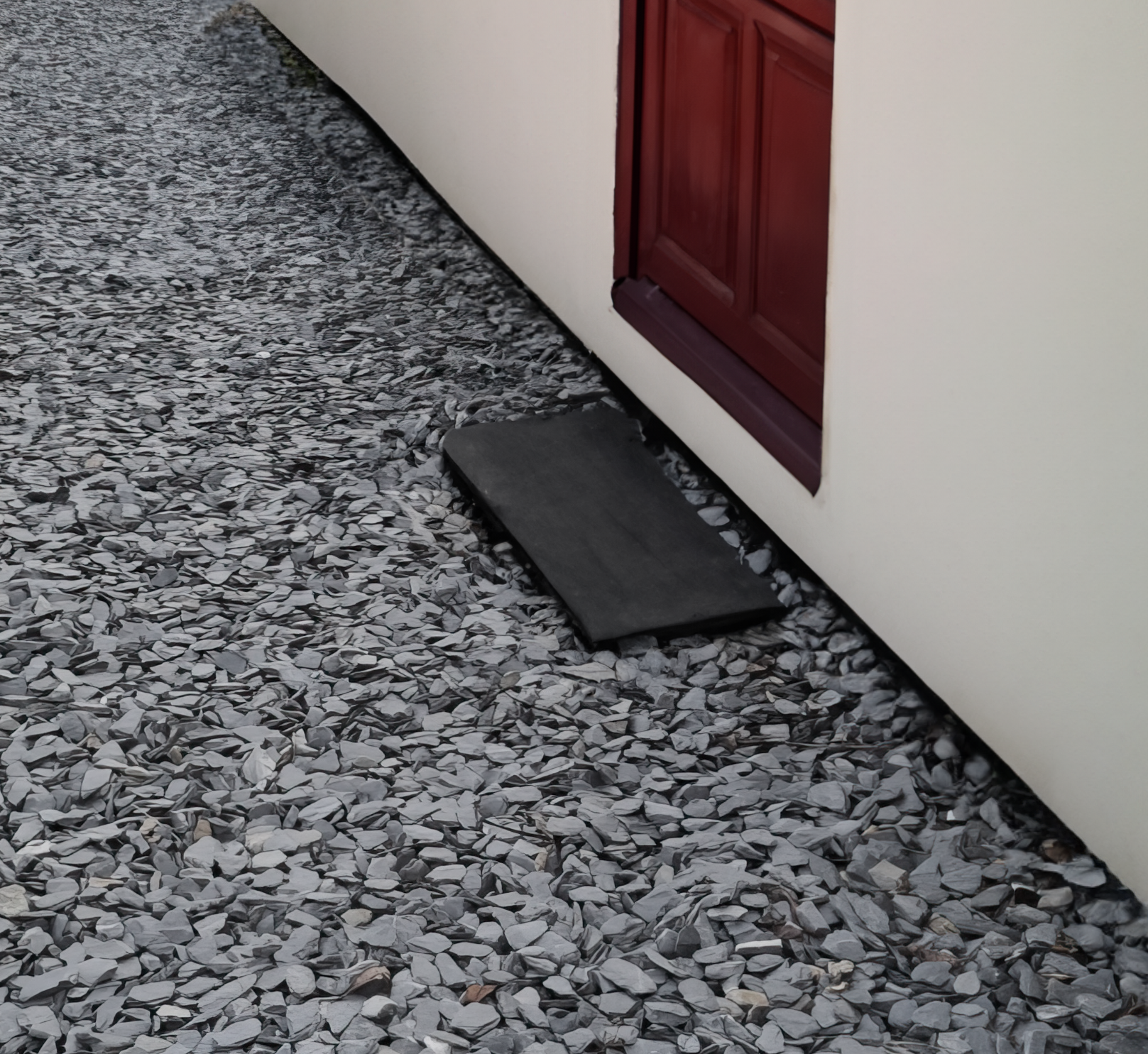 40mm Graphite Grey Slate Chippings  | S251469