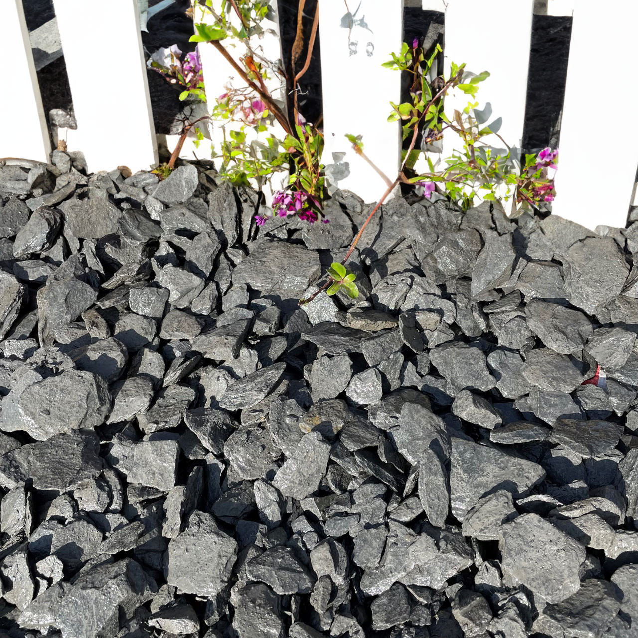 40mm Graphite Grey Slate Chippings  | S251469
