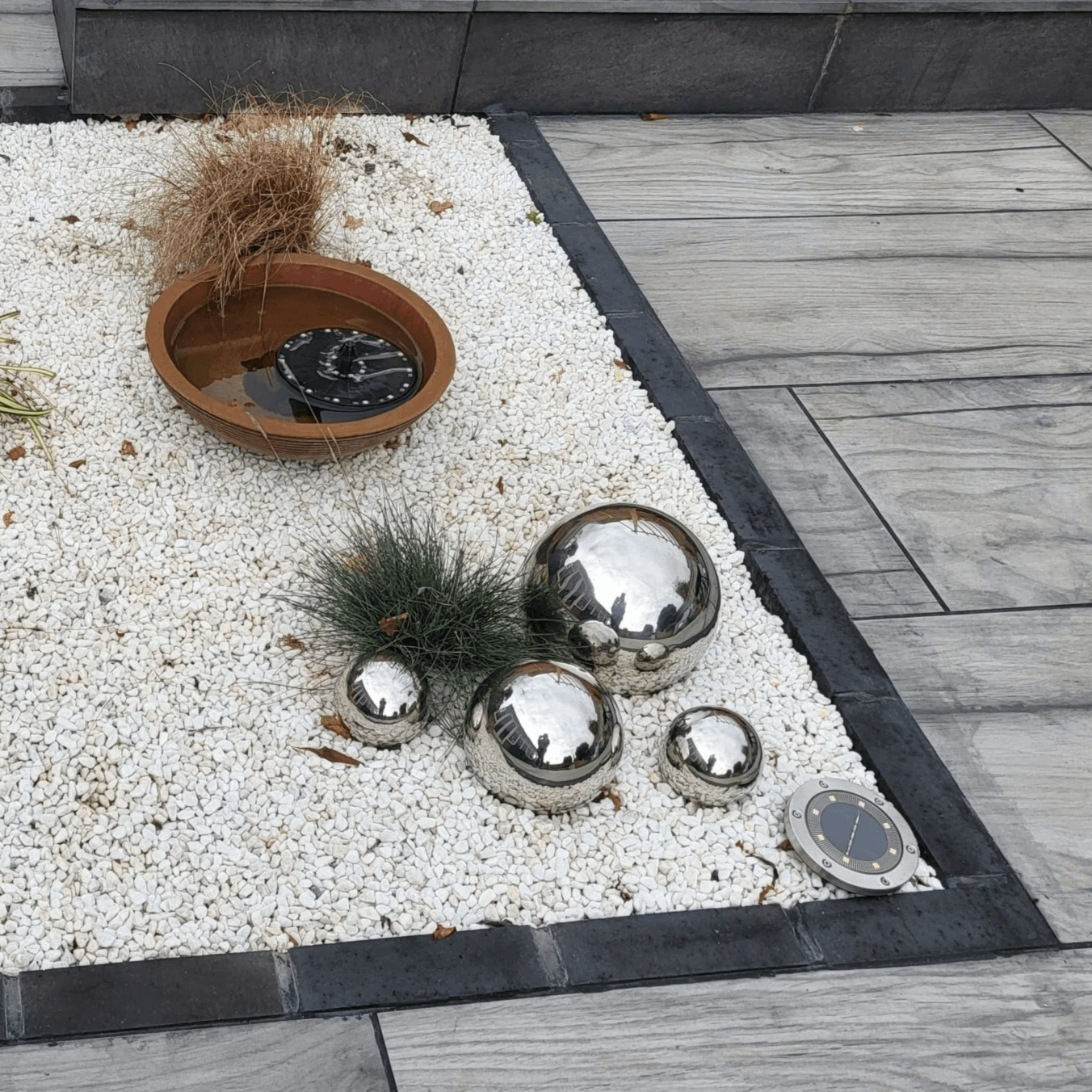 9-12mm Polar White Chippings  | S251459