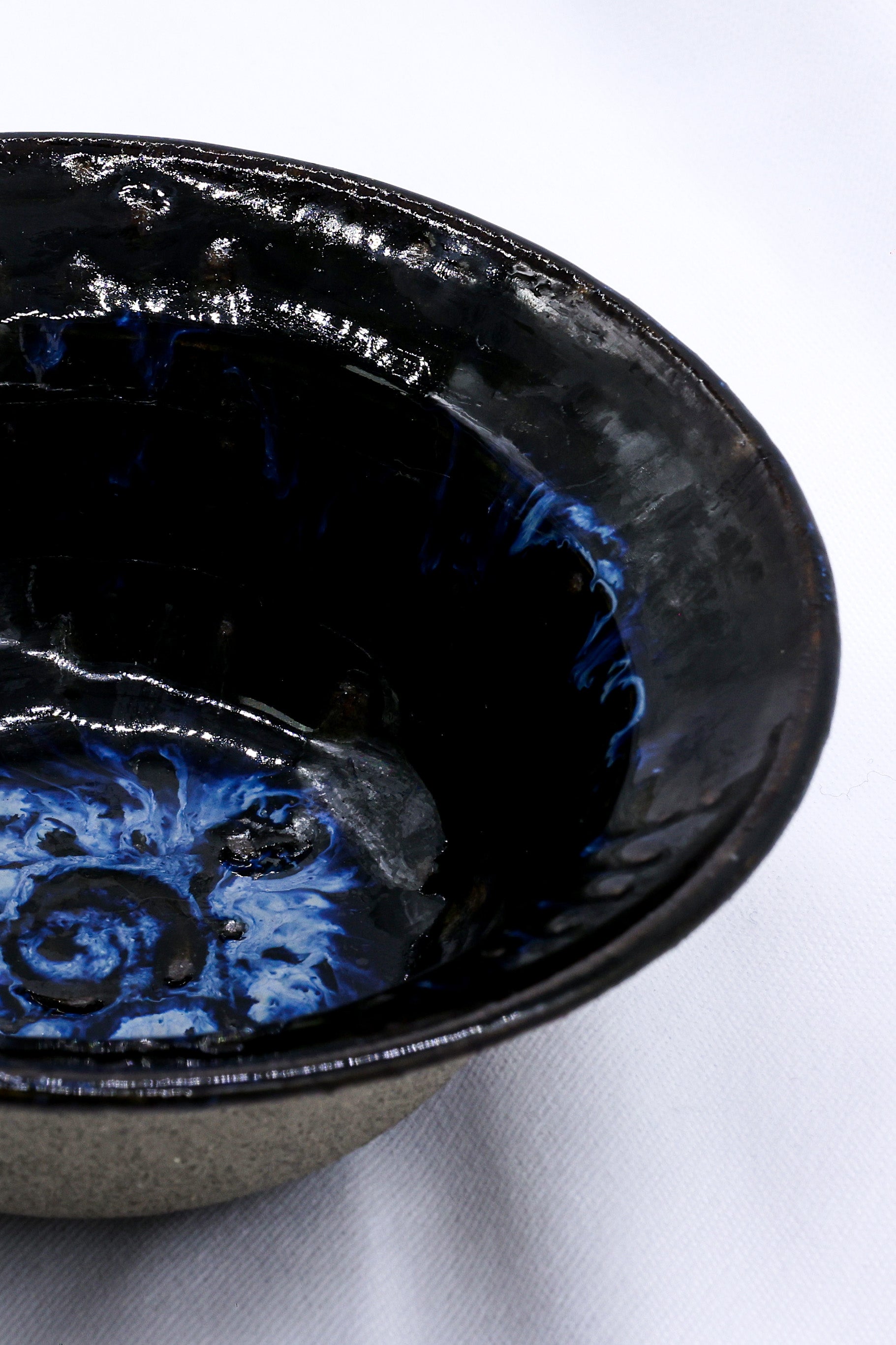 7,5' Cavewater Spiral Blue Handmade Grey Stoneware Bowl   | S251541