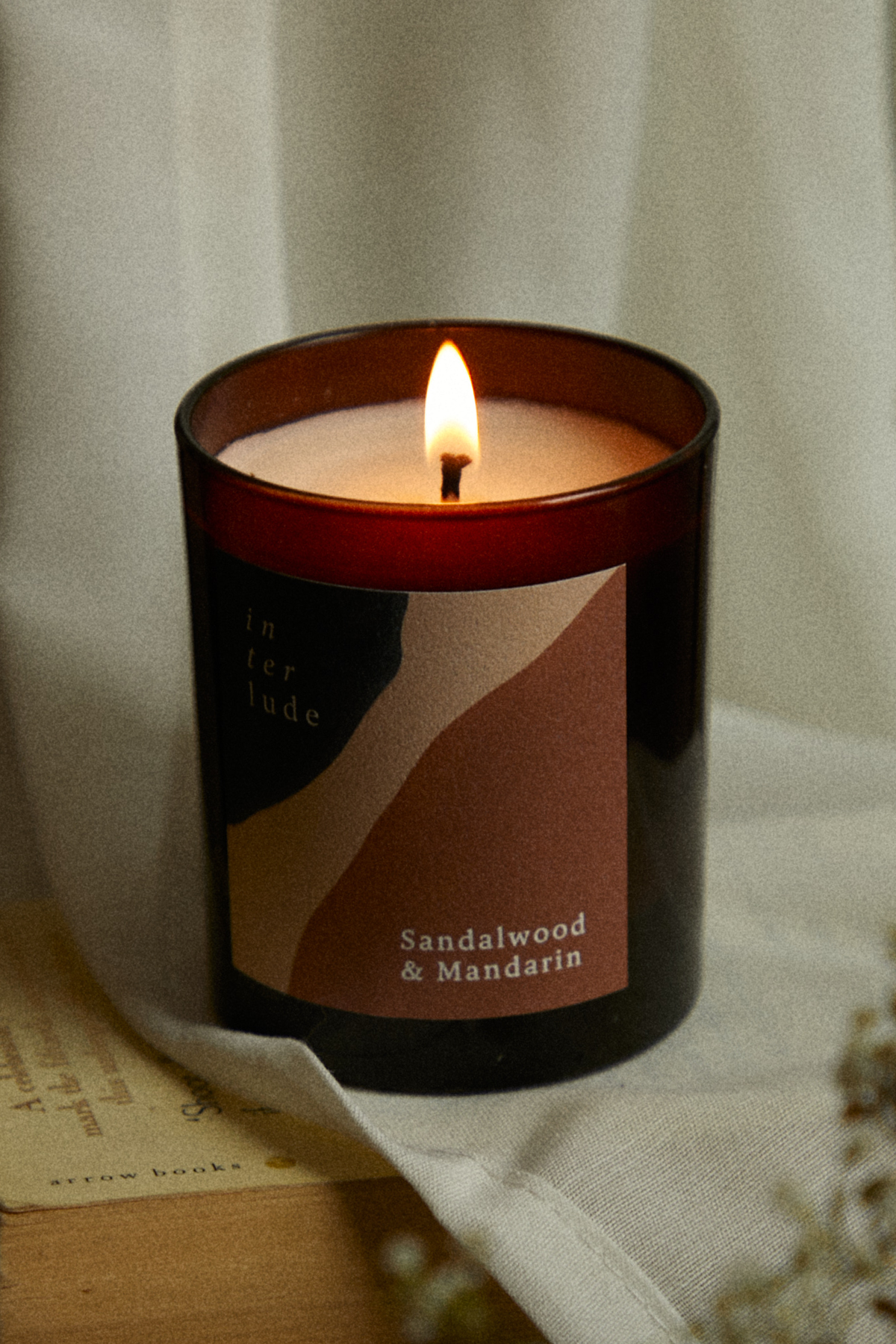 Sandalwood & Mandarin Scented Candle  | S251522