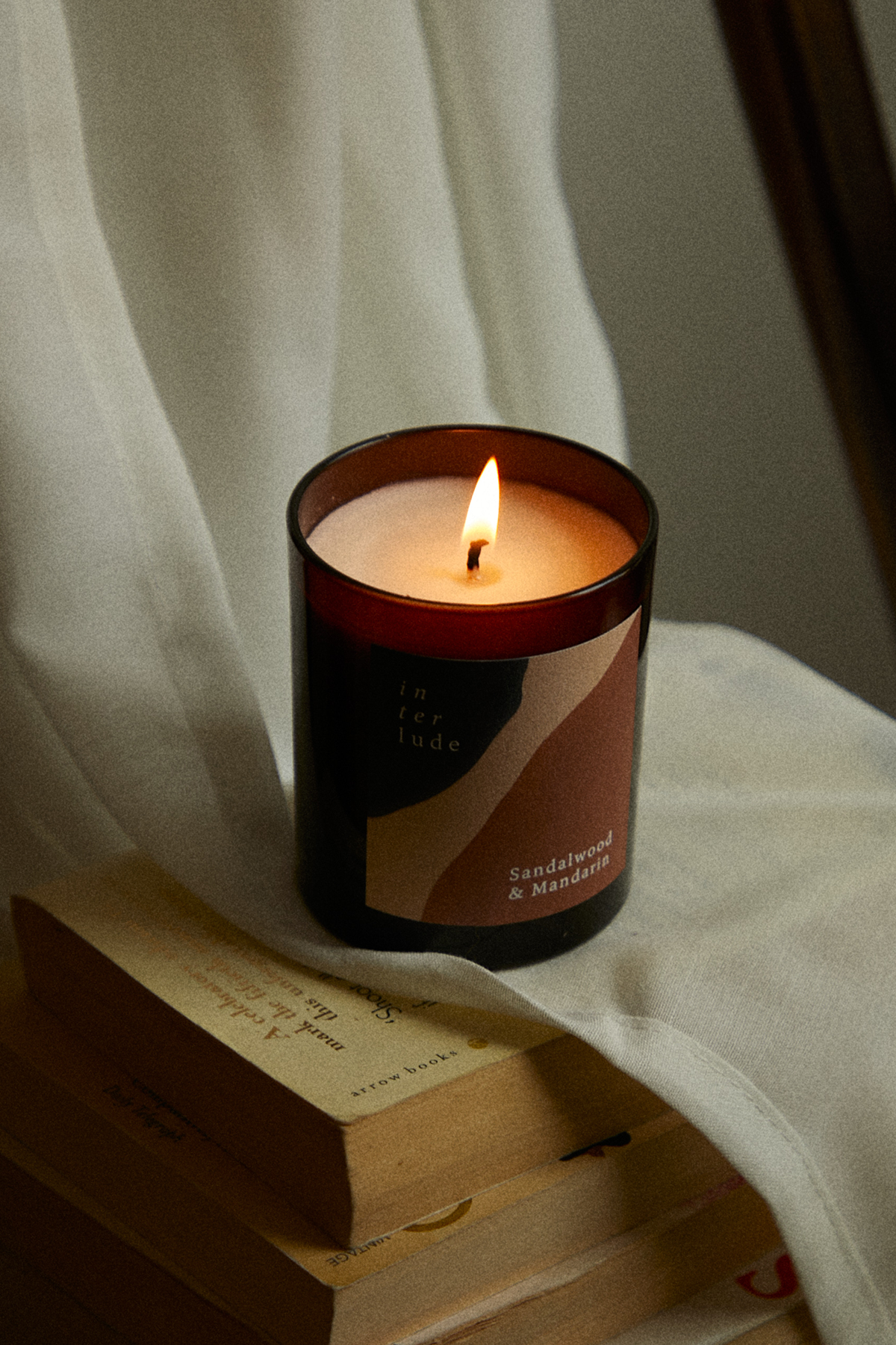 Sandalwood & Mandarin Scented Candle  | S251522